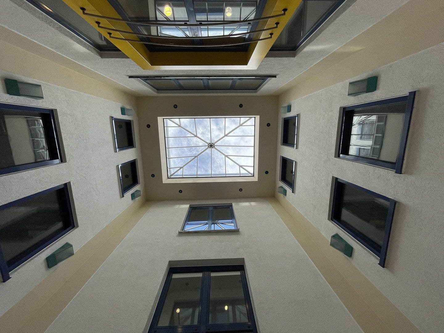 Prenájom kancelárie 246 m², Berner Str. 71, Frankfurt - Nieder-Eschbach, Hesensko Prenájom kancelárie 246 m², Berner Str. 71, Frankfurt - Nieder-Eschbach, Hesensko