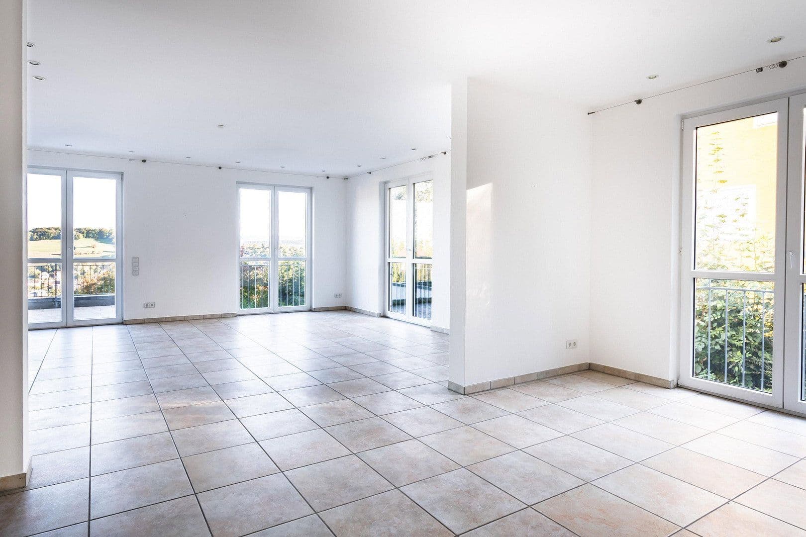 Prenájom bytu 5-izbový 149 m², Tübingen, Bádensko-Wurttembersko Prenájom bytu 5-izbový 149 m², Tübingen, Bádensko-Wurttembersko