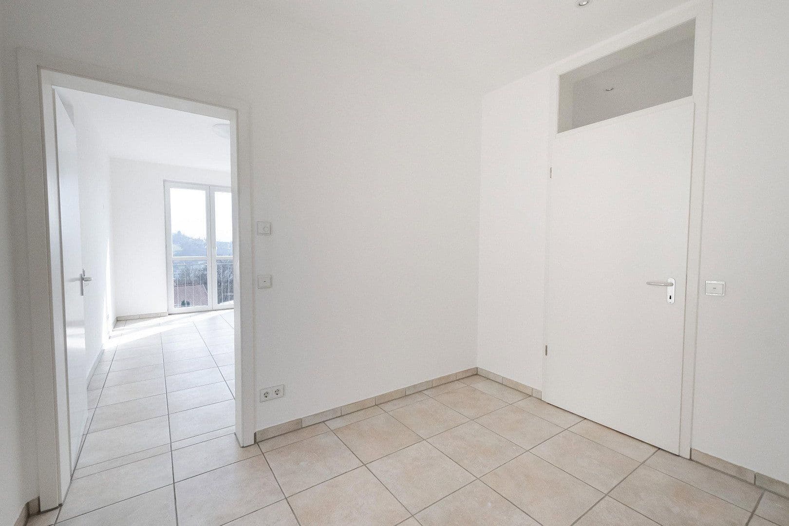 Prenájom bytu 5-izbový 149 m², Tübingen, Bádensko-Wurttembersko Prenájom bytu 5-izbový 149 m², Tübingen, Bádensko-Wurttembersko