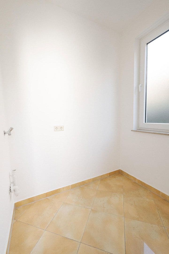 Prenájom bytu 5-izbový 149 m², Tübingen, Bádensko-Wurttembersko Prenájom bytu 5-izbový 149 m², Tübingen, Bádensko-Wurttembersko