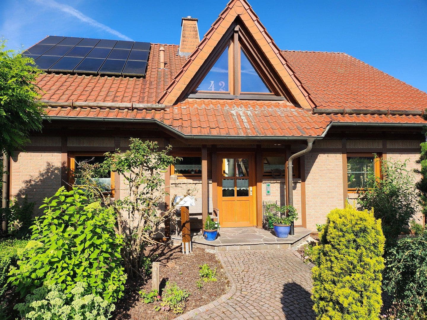 Predaj domu 240 m², pozemek 767 m², Schlotheimer Strasse 42, Hessisch Lichtenau, Hesensko Predaj domu 240 m², pozemek 767 m², Schlotheimer Strasse 42, Hessisch Lichtenau, Hesensko