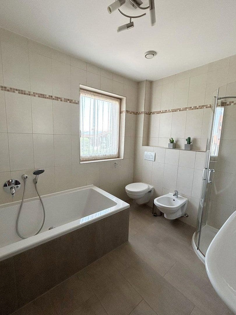 Predaj domu 165 m², pozemek 348 m², Sauerlach, Bavorsko Predaj domu 165 m², pozemek 348 m², Sauerlach, Bavorsko