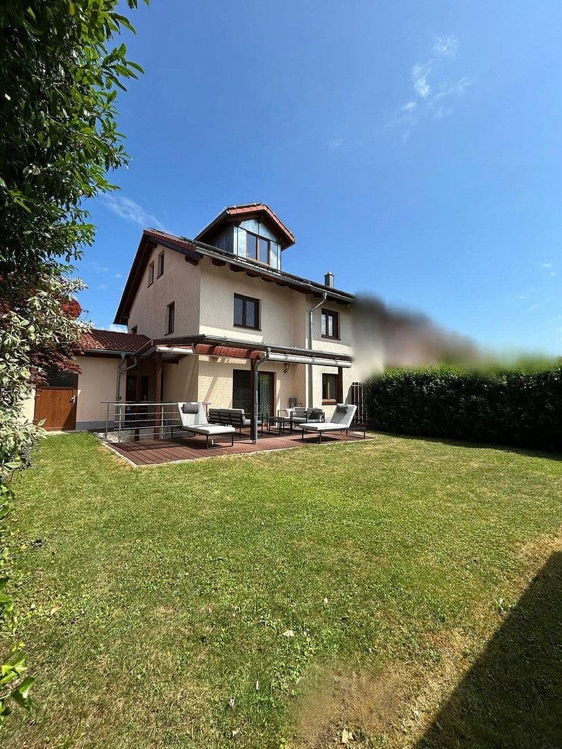 Predaj domu 165 m², pozemek 348 m², Sauerlach, Bavorsko Predaj domu 165 m², pozemek 348 m², Sauerlach, Bavorsko