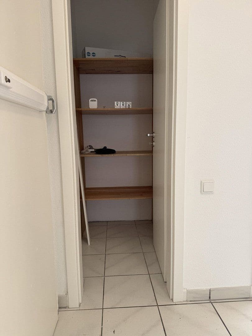 Prenájom bytu 3-izbový 90 m², Rheinallee 137, Düsseldorf, Severné Porýnie - Westfálsko Prenájom bytu 3-izbový 90 m², Rheinallee 137, Düsseldorf, Severné Porýnie - Westfálsko
