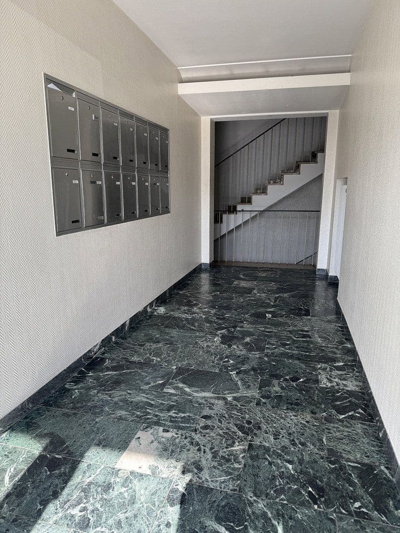 Prenájom bytu 3-izbový 90 m², Rheinallee 137, Düsseldorf, Severné Porýnie - Westfálsko Prenájom bytu 3-izbový 90 m², Rheinallee 137, Düsseldorf, Severné Porýnie - Westfálsko