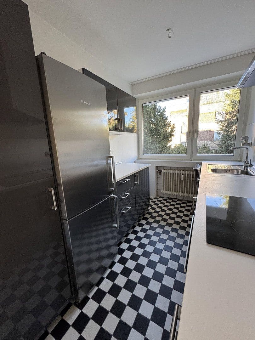 Prenájom bytu 3-izbový 90 m², Rheinallee 137, Düsseldorf, Severné Porýnie - Westfálsko Prenájom bytu 3-izbový 90 m², Rheinallee 137, Düsseldorf, Severné Porýnie - Westfálsko
