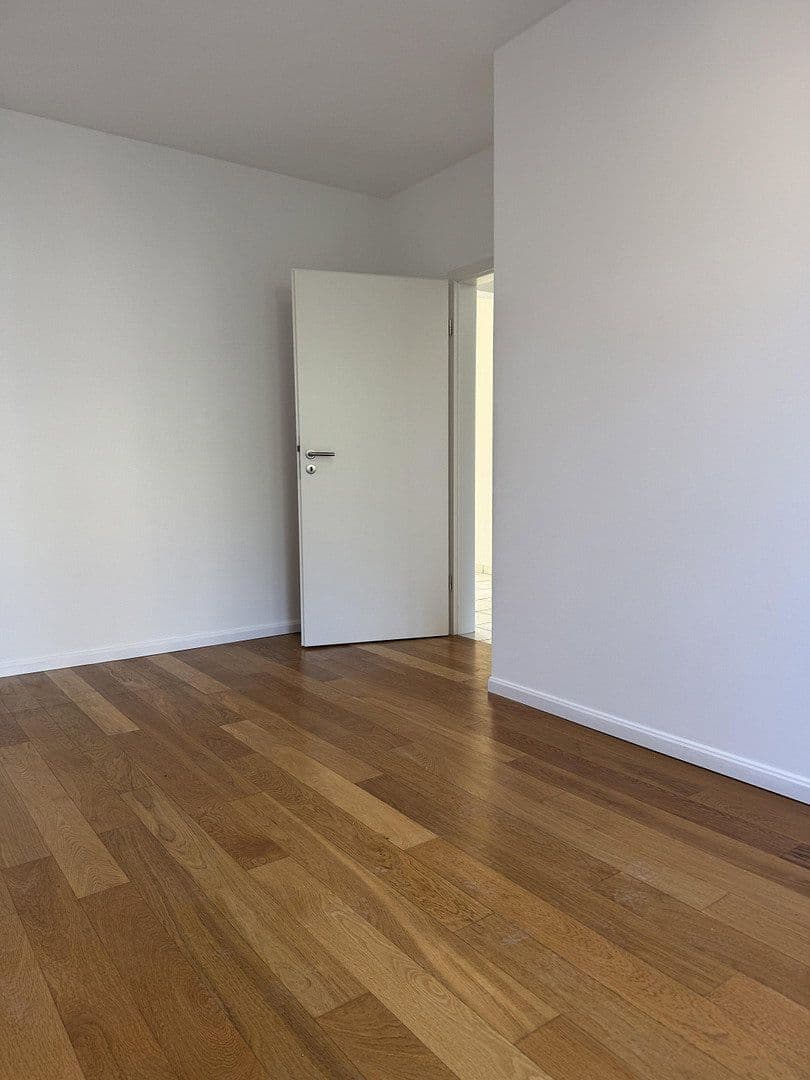 Prenájom bytu 3-izbový 90 m², Rheinallee 137, Düsseldorf, Severné Porýnie - Westfálsko Prenájom bytu 3-izbový 90 m², Rheinallee 137, Düsseldorf, Severné Porýnie - Westfálsko