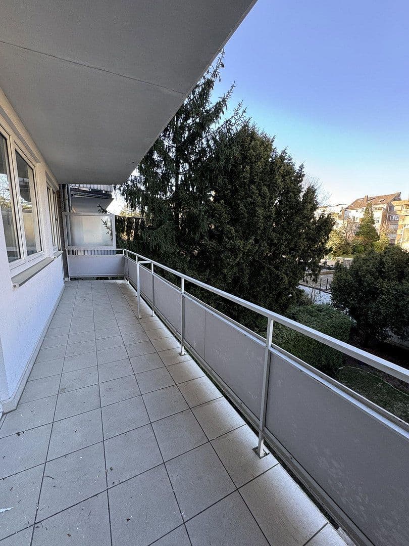 Prenájom bytu 3-izbový 90 m², Rheinallee 137, Düsseldorf, Severné Porýnie - Westfálsko Prenájom bytu 3-izbový 90 m², Rheinallee 137, Düsseldorf, Severné Porýnie - Westfálsko