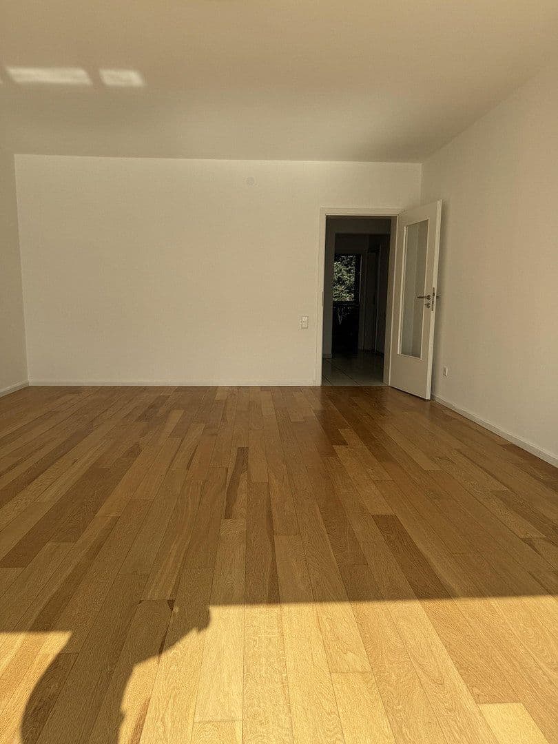 Prenájom bytu 3-izbový 90 m², Rheinallee 137, Düsseldorf, Severné Porýnie - Westfálsko Prenájom bytu 3-izbový 90 m², Rheinallee 137, Düsseldorf, Severné Porýnie - Westfálsko