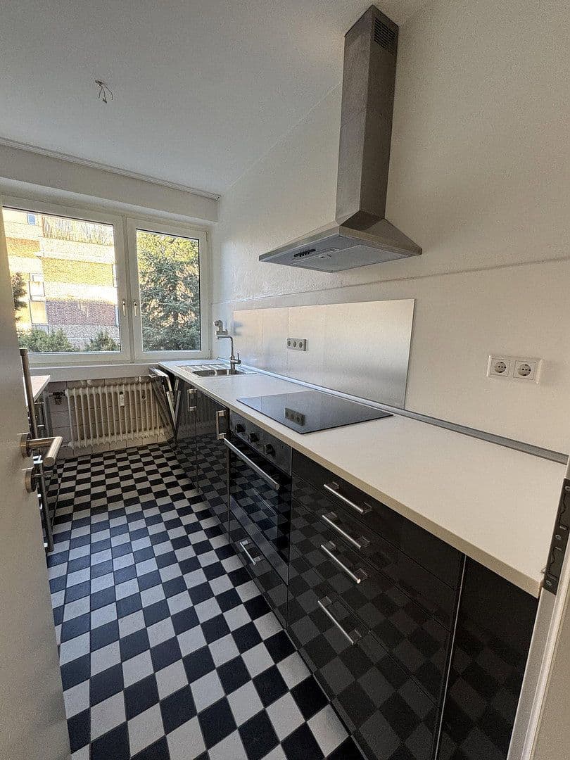 Prenájom bytu 3-izbový 90 m², Rheinallee 137, Düsseldorf, Severné Porýnie - Westfálsko Prenájom bytu 3-izbový 90 m², Rheinallee 137, Düsseldorf, Severné Porýnie - Westfálsko