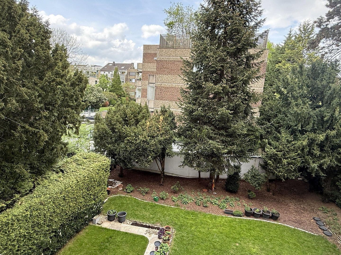 Prenájom bytu 3-izbový 90 m², Rheinallee 137, Düsseldorf, Severné Porýnie - Westfálsko Prenájom bytu 3-izbový 90 m², Rheinallee 137, Düsseldorf, Severné Porýnie - Westfálsko