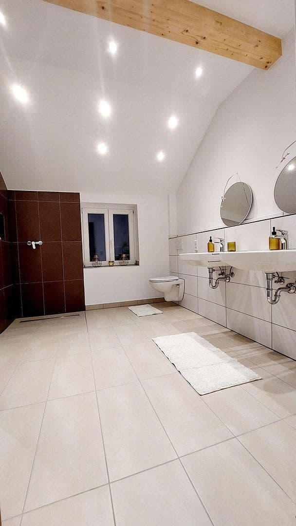 Prenájom bytu 4-izbový 130 m², Göppingen, Bádensko-Wurttembersko Prenájom bytu 4-izbový 130 m², Göppingen, Bádensko-Wurttembersko