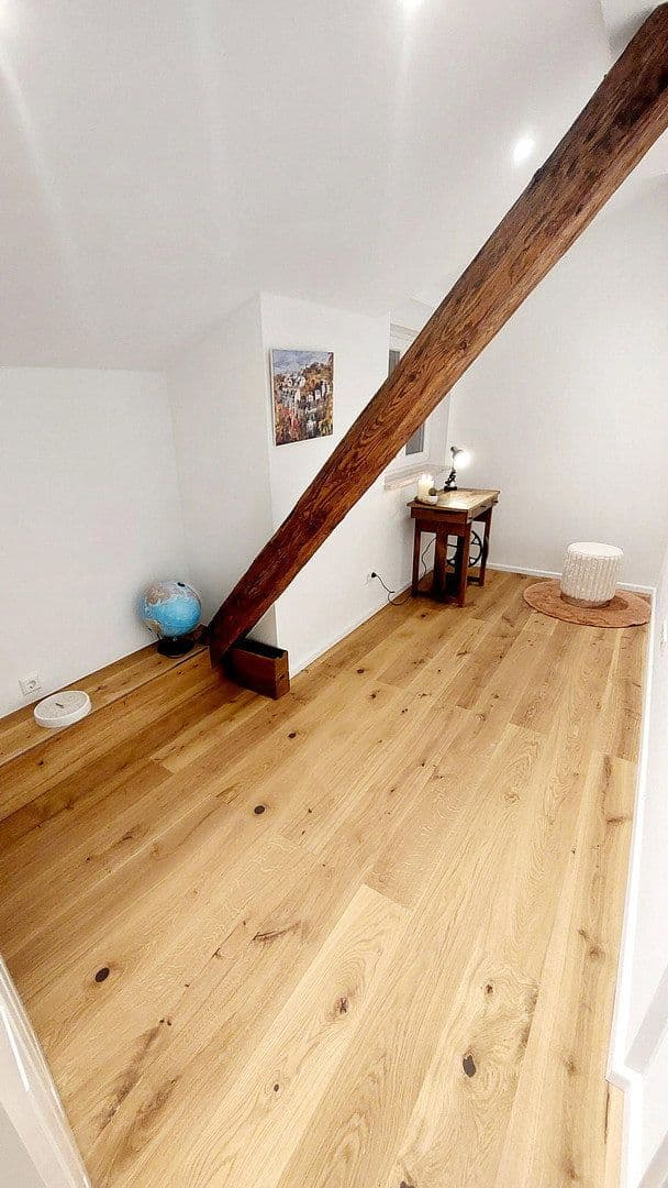Prenájom bytu 4-izbový 130 m², Göppingen, Bádensko-Wurttembersko Prenájom bytu 4-izbový 130 m², Göppingen, Bádensko-Wurttembersko