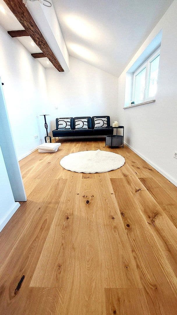 Prenájom bytu 4-izbový 130 m², Göppingen, Bádensko-Wurttembersko Prenájom bytu 4-izbový 130 m², Göppingen, Bádensko-Wurttembersko