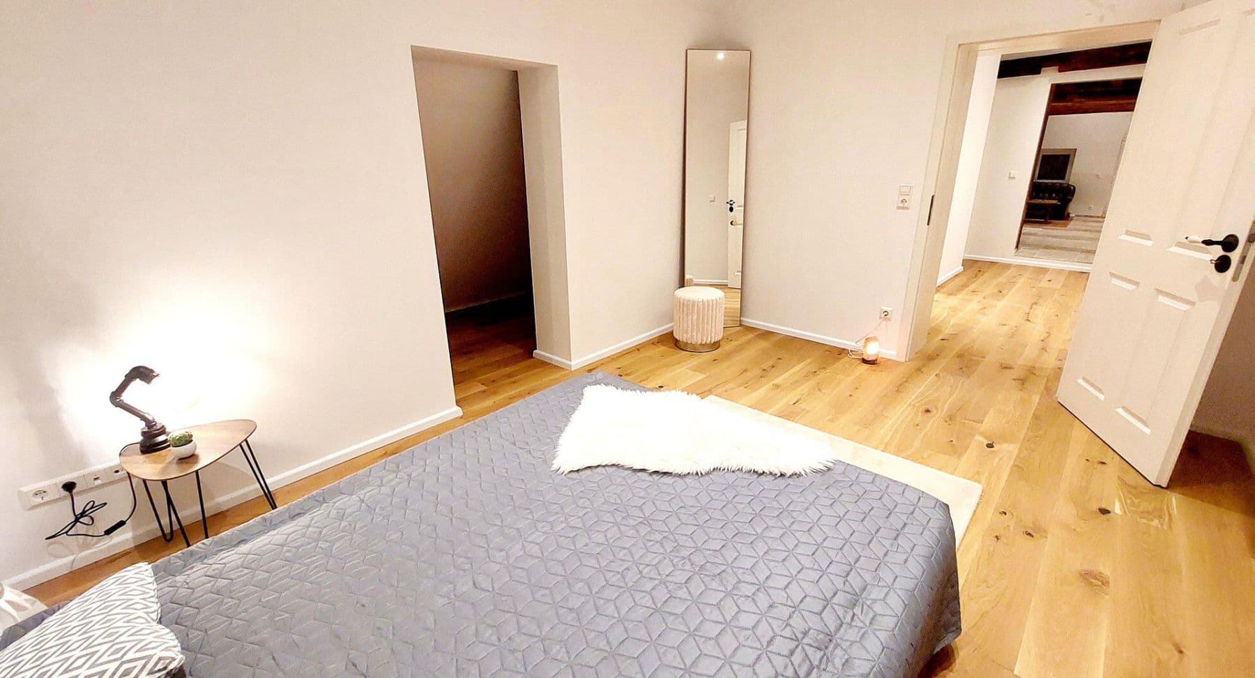 Prenájom bytu 4-izbový 130 m², Göppingen, Bádensko-Wurttembersko Prenájom bytu 4-izbový 130 m², Göppingen, Bádensko-Wurttembersko