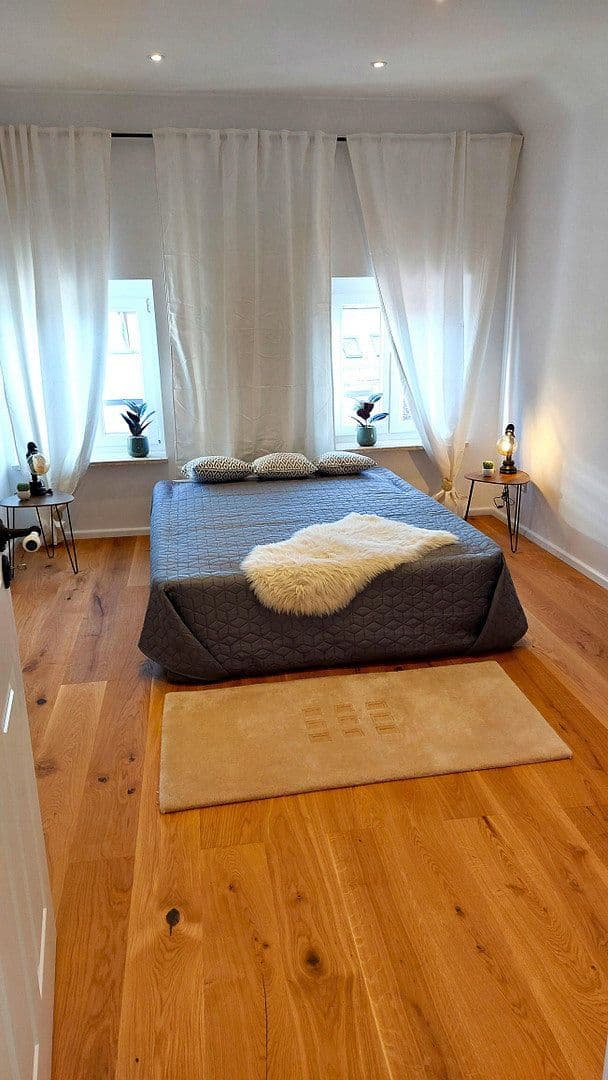 Prenájom bytu 4-izbový 130 m², Göppingen, Bádensko-Wurttembersko Prenájom bytu 4-izbový 130 m², Göppingen, Bádensko-Wurttembersko