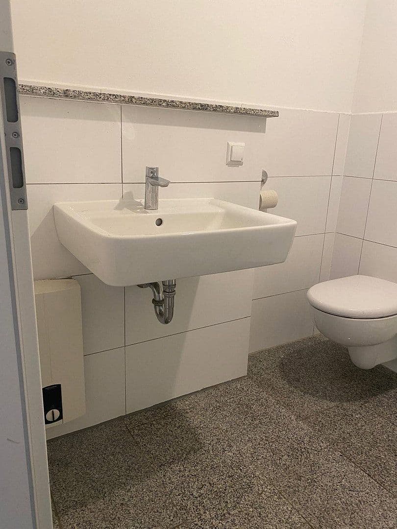 Prenájom bytu 3-izbový 65 m², Dorstener Straße 33, Gelsenkirchen, Severné Porýnie - Westfálsko Prenájom bytu 3-izbový 65 m², Dorstener Straße 33, Gelsenkirchen, Severné Porýnie - Westfálsko