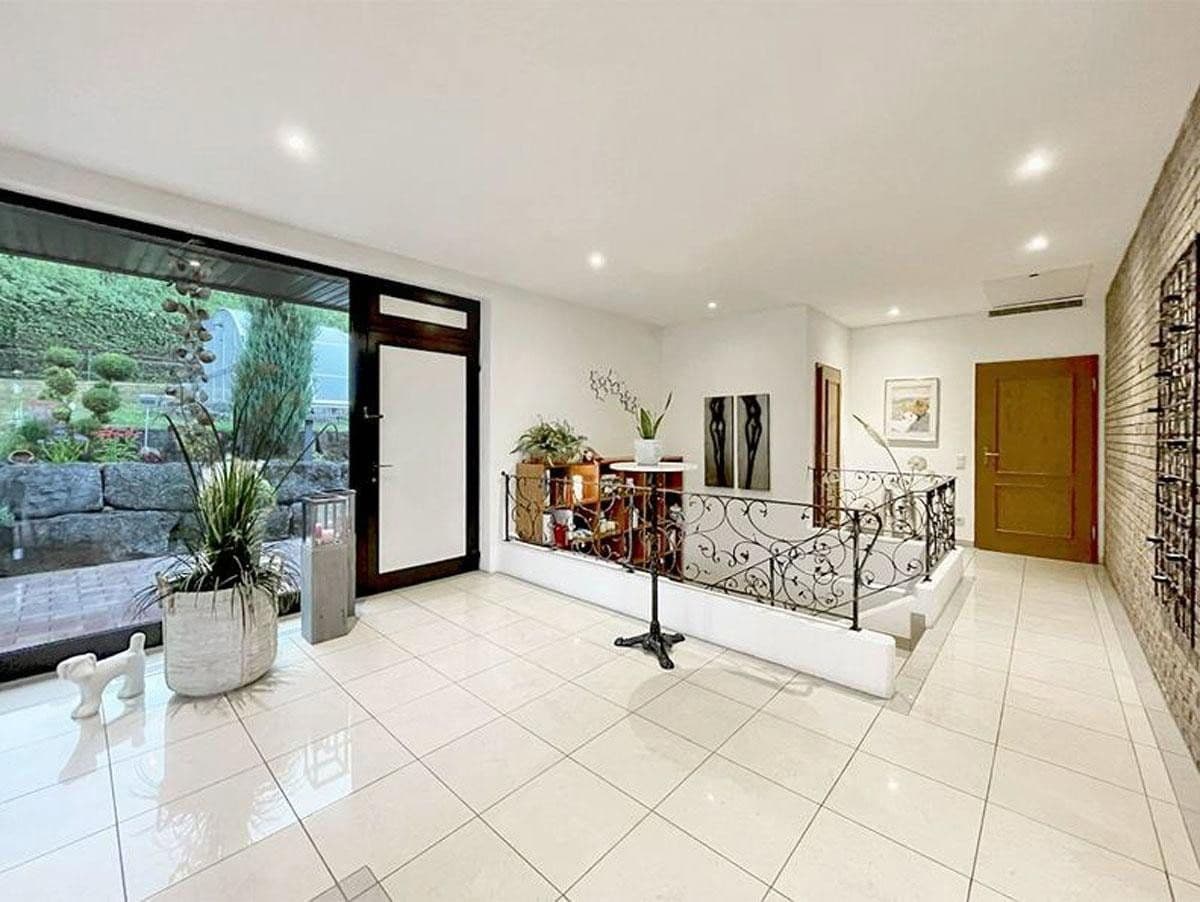 Predaj domu 224 m², pozemek 1.166 m², Winden, Porýnie-Falcko Predaj domu 224 m², pozemek 1.166 m², Winden, Porýnie-Falcko
