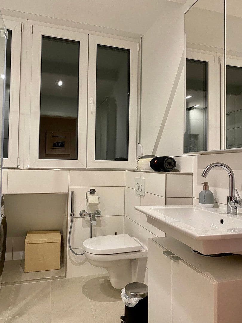 Prenájom bytu 2-izbový 79 m², München, Bavorsko Prenájom bytu 2-izbový 79 m², München, Bavorsko