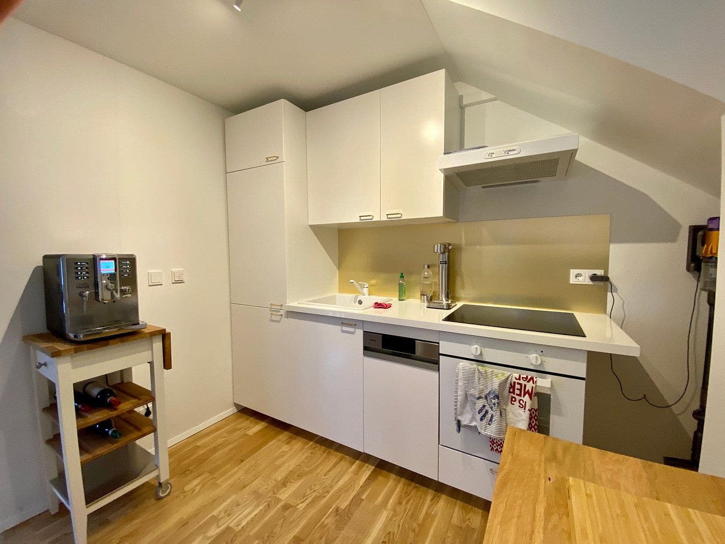 Prenájom bytu 2-izbový 79 m², München, Bavorsko Prenájom bytu 2-izbový 79 m², München, Bavorsko