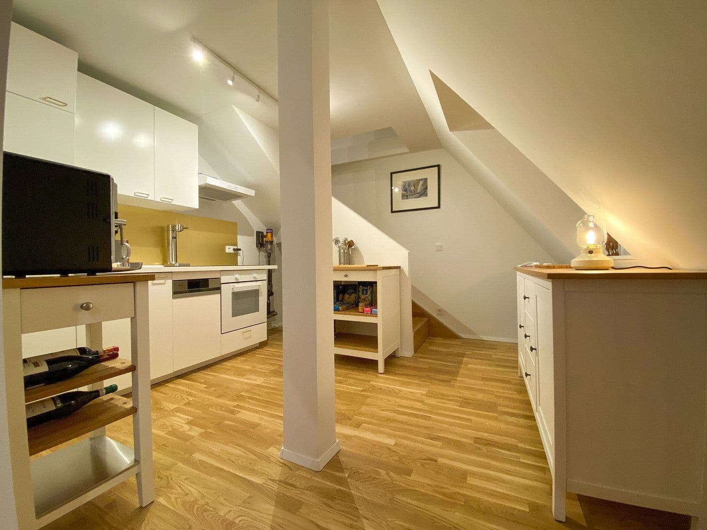 Prenájom bytu 2-izbový 79 m², München, Bavorsko Prenájom bytu 2-izbový 79 m², München, Bavorsko