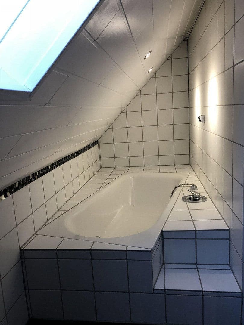 Prenájom bytu 4-izbový 98 m², Lindenstraße 24, Eulenbis, Porýnie-Falcko Prenájom bytu 4-izbový 98 m², Lindenstraße 24, Eulenbis, Porýnie-Falcko