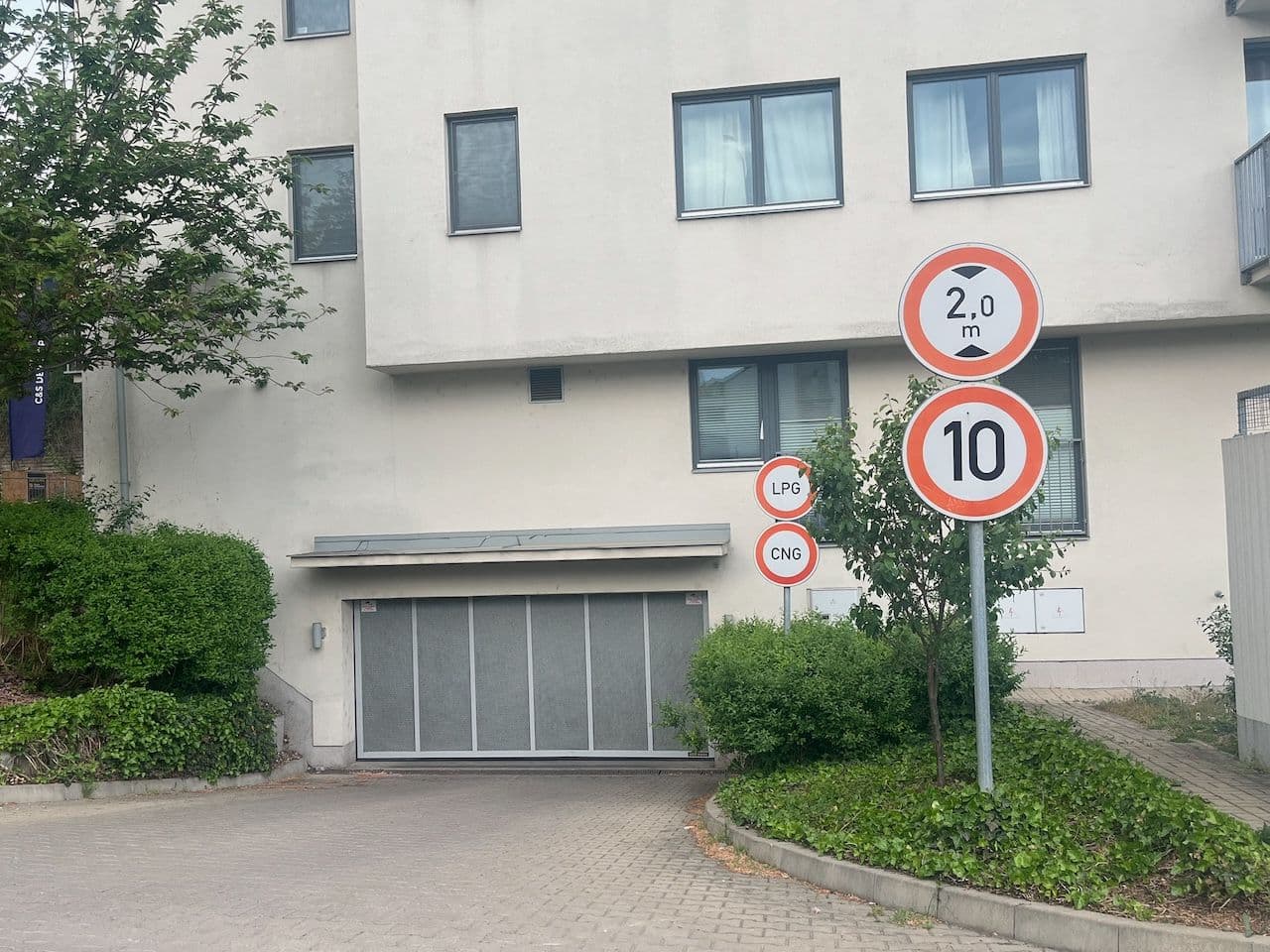 Prenájom garáže 13 m², U Michelského mlýna, Praha, Praha Prenájom garáže 13 m², U Michelského mlýna, Praha, Praha