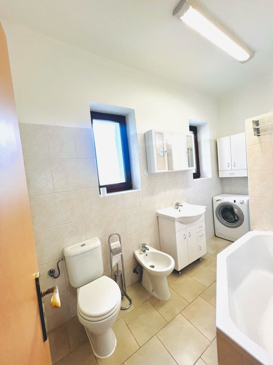 Prenájom bytu 3-izbový 85 m², Za Humny, Praha, Praha Prenájom bytu 3-izbový 85 m², Za Humny, Praha, Praha