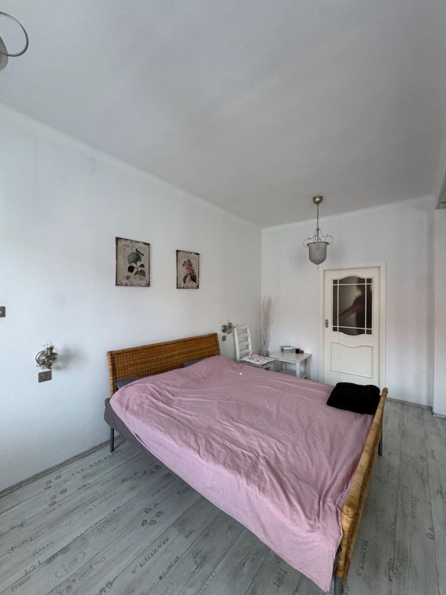 Prenájom bytu 3-izbový 80 m², Pivovarnická, Praha, Praha Prenájom bytu 3-izbový 80 m², Pivovarnická, Praha, Praha