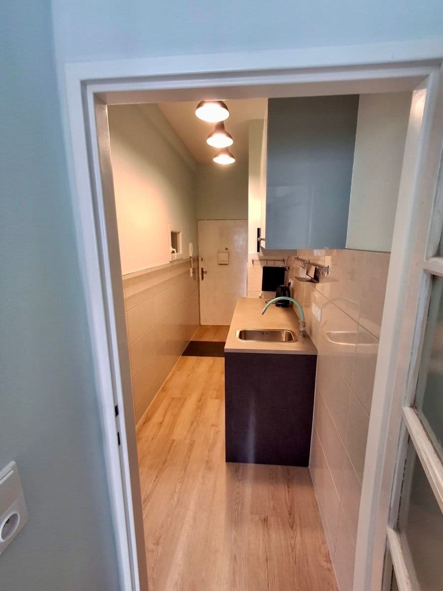 Prenájom bytu 1-izbový 24 m², V Horní Stromce, Praha, Praha Prenájom bytu 1-izbový 24 m², V Horní Stromce, Praha, Praha