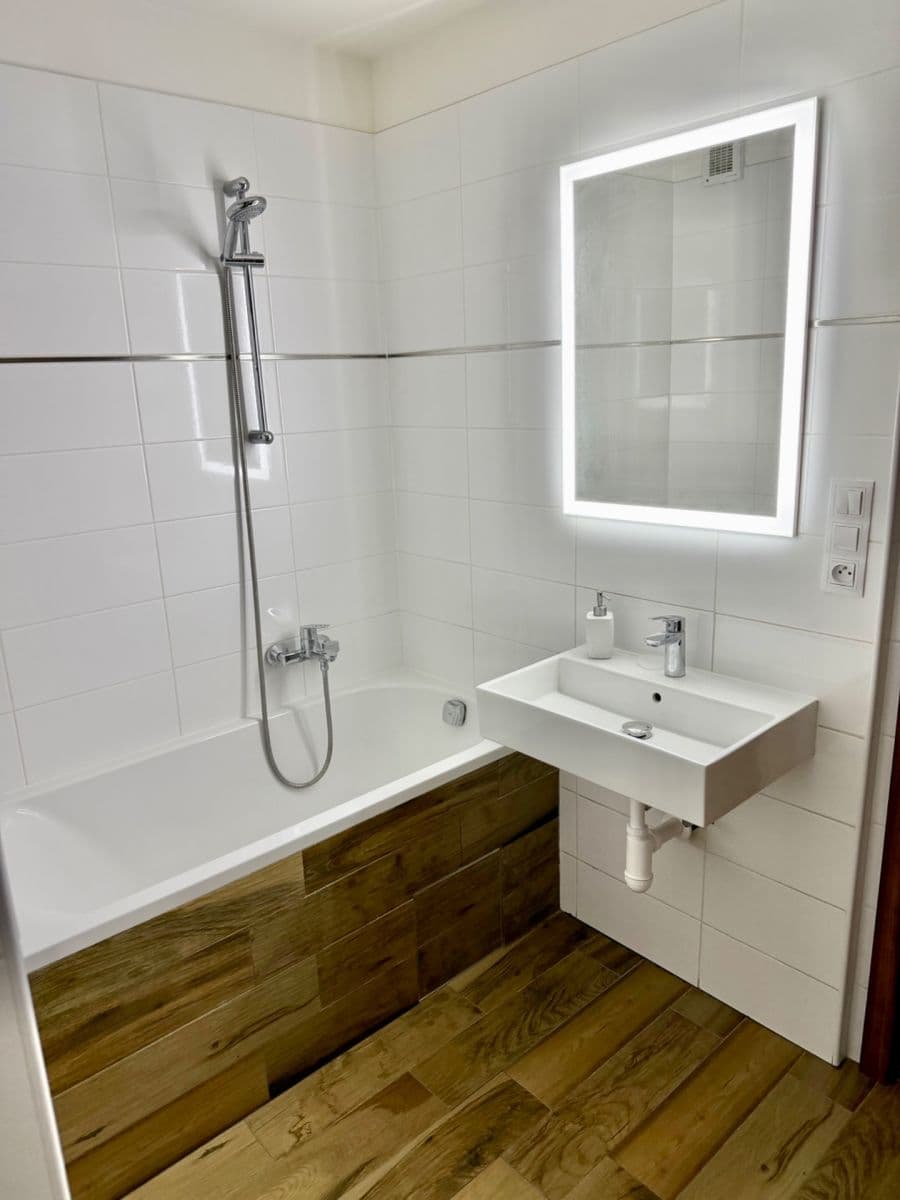 Prenájom bytu 3-izbový 60 m², Habartická, Praha, Praha Prenájom bytu 3-izbový 60 m², Habartická, Praha, Praha