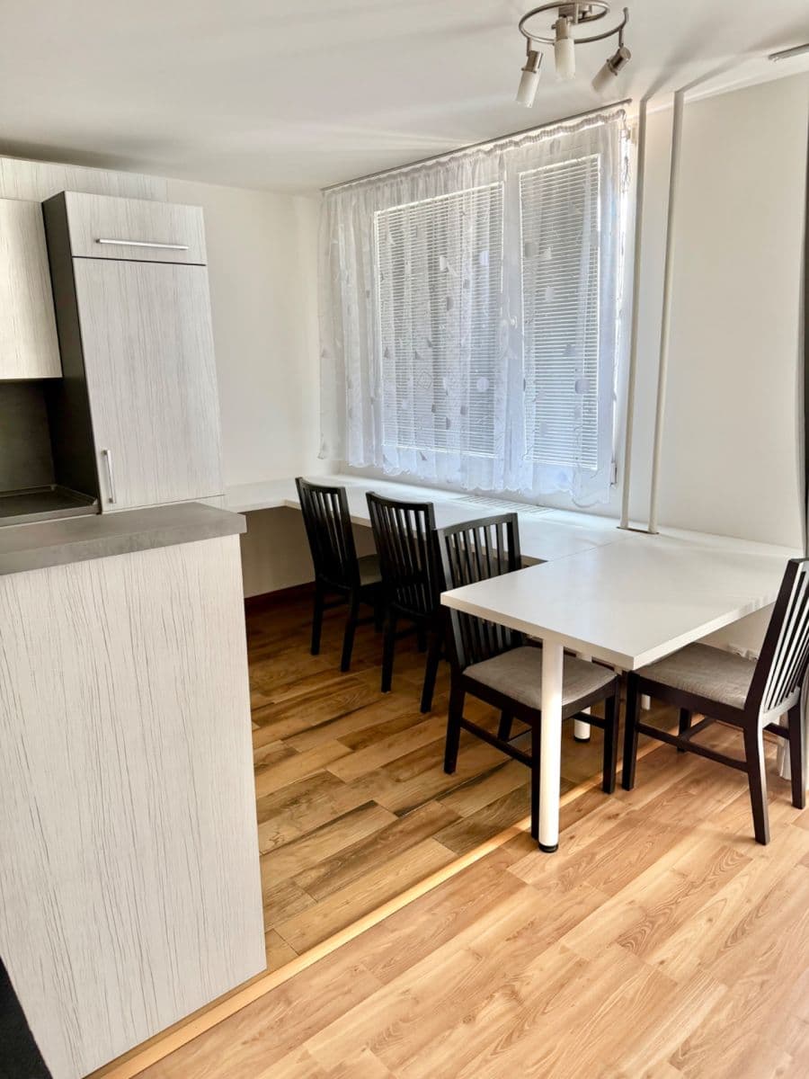 Prenájom bytu 3-izbový 60 m², Habartická, Praha, Praha Prenájom bytu 3-izbový 60 m², Habartická, Praha, Praha