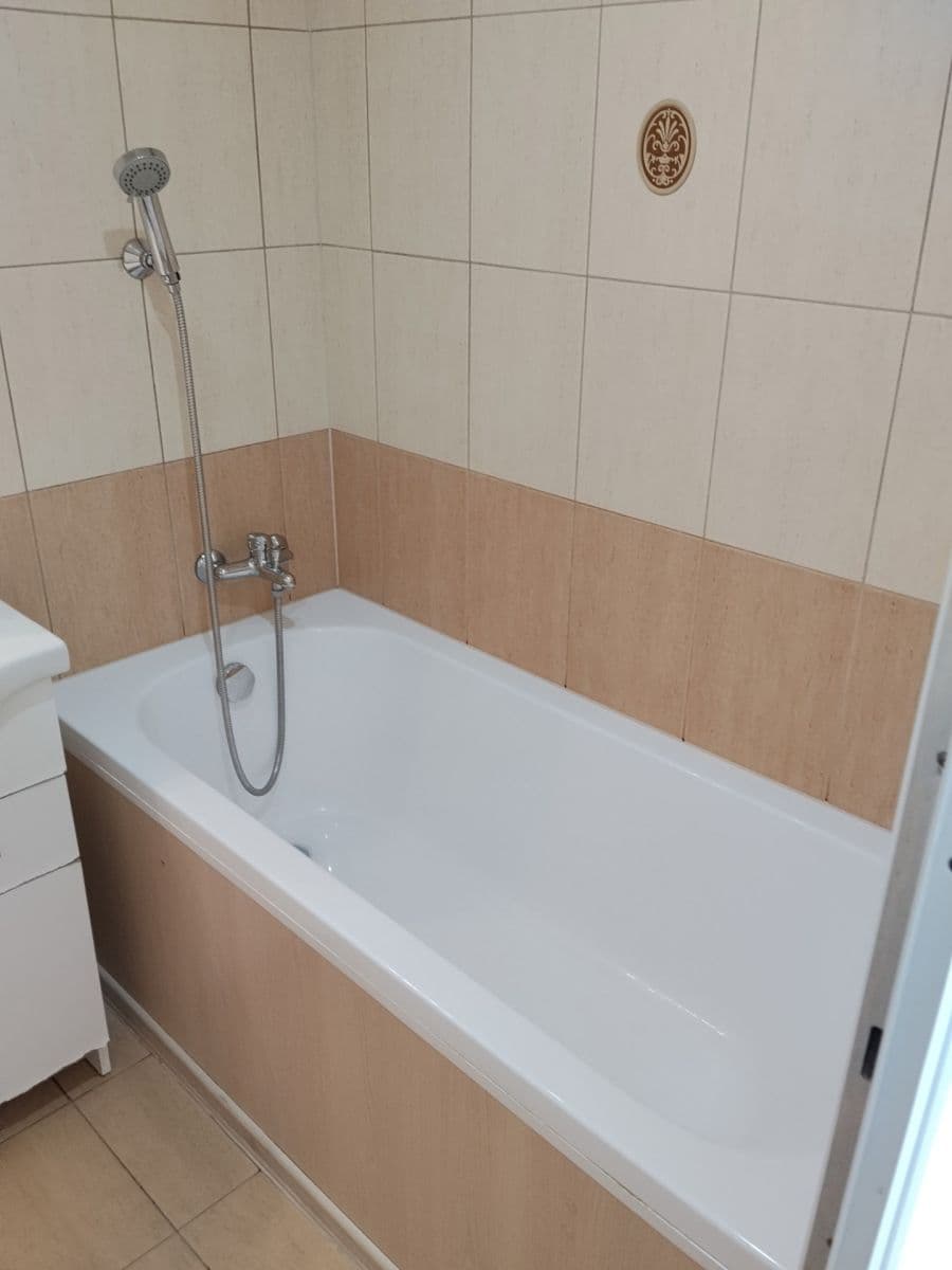 Prenájom bytu 2-izbový 62 m², Březenecká, Chomutov, Ústecký kraj Prenájom bytu 2-izbový 62 m², Březenecká, Chomutov, Ústecký kraj