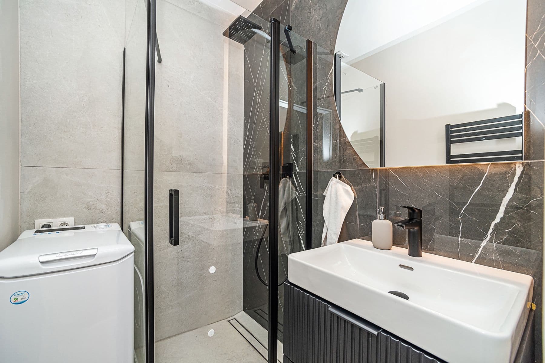 Predaj bytu 1-izbový 35 m², Pobřežní, Praha, Praha Predaj bytu 1-izbový 35 m², Pobřežní, Praha, Praha
