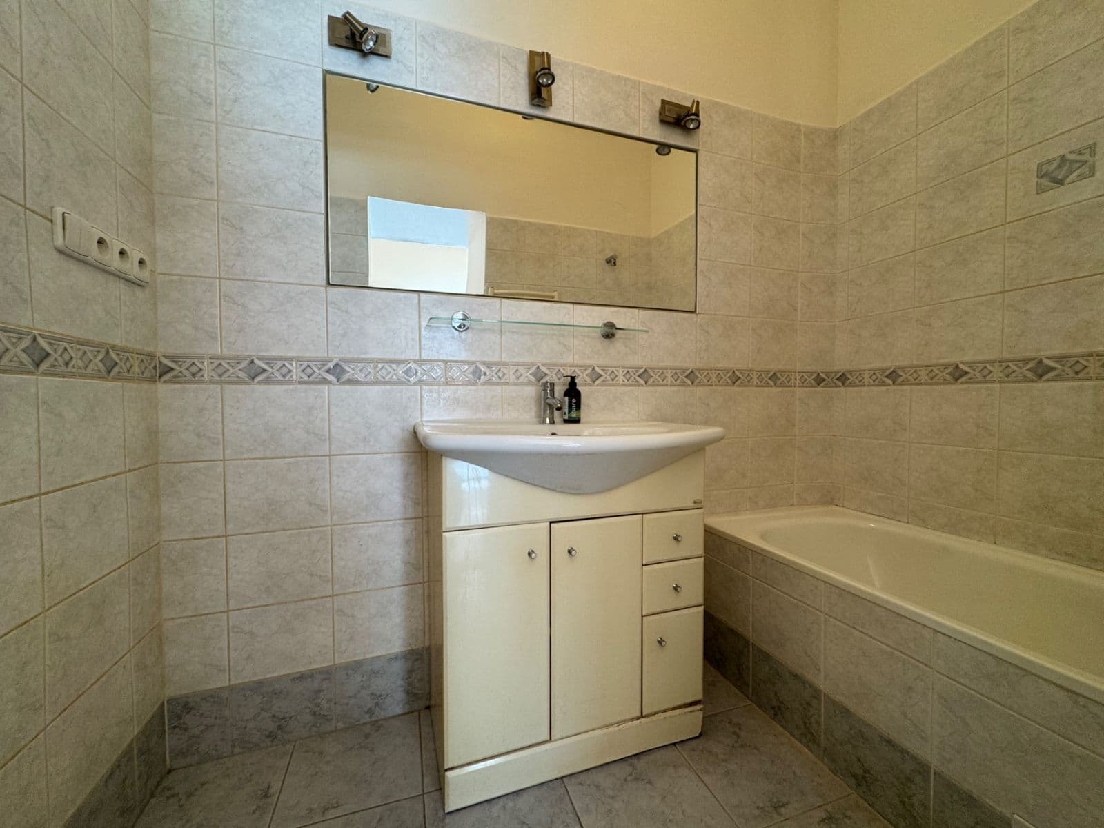 Prenájom bytu 1-izbový 46 m², Písecká, Praha, Praha Prenájom bytu 1-izbový 46 m², Písecká, Praha, Praha