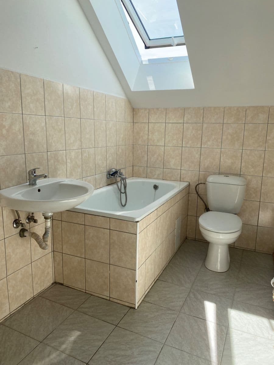 Prenájom bytu 3-izbový 104 m², Tovární, Dubí, Ústecký kraj Prenájom bytu 3-izbový 104 m², Tovární, Dubí, Ústecký kraj