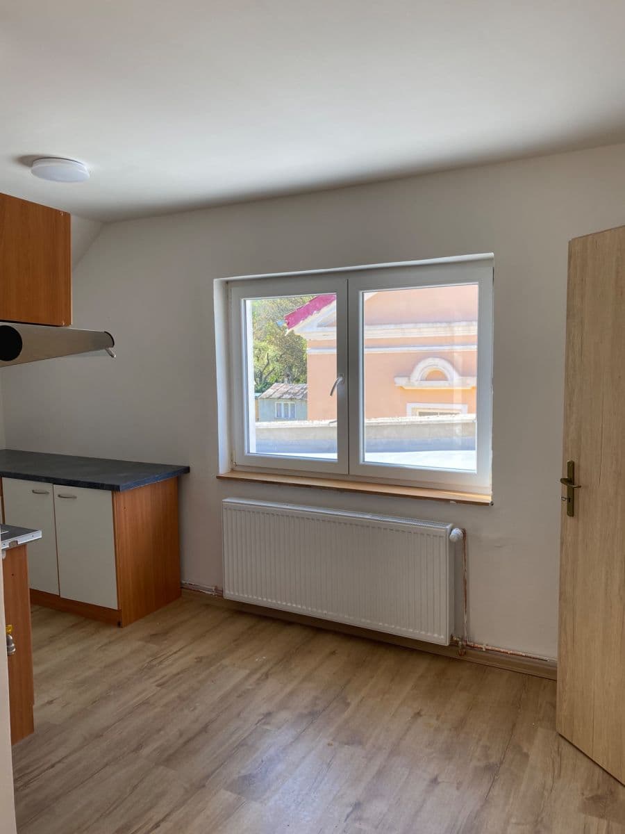 Prenájom bytu 3-izbový 104 m², Tovární, Dubí, Ústecký kraj Prenájom bytu 3-izbový 104 m², Tovární, Dubí, Ústecký kraj