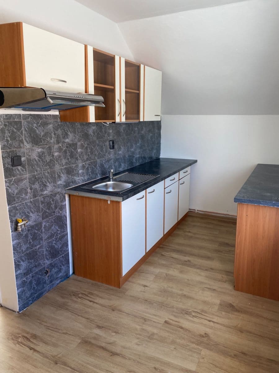 Prenájom bytu 3-izbový 104 m², Tovární, Dubí, Ústecký kraj Prenájom bytu 3-izbový 104 m², Tovární, Dubí, Ústecký kraj
