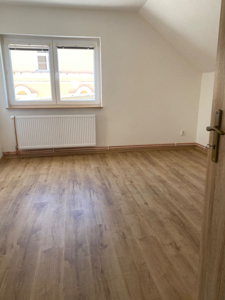 Prenájom bytu 3-izbový 104 m², Tovární, Dubí, Ústecký kraj Prenájom bytu 3-izbový 104 m², Tovární, Dubí, Ústecký kraj