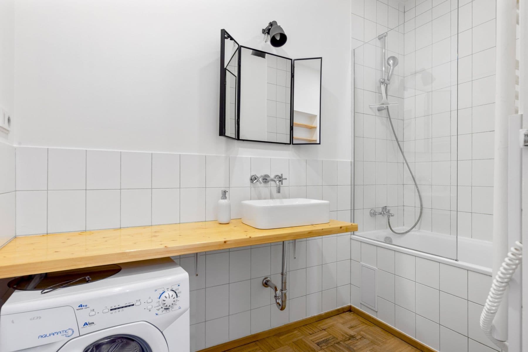 Prenájom bytu 2-izbový 56 m², Jateční, Praha, Praha Prenájom bytu 2-izbový 56 m², Jateční, Praha, Praha