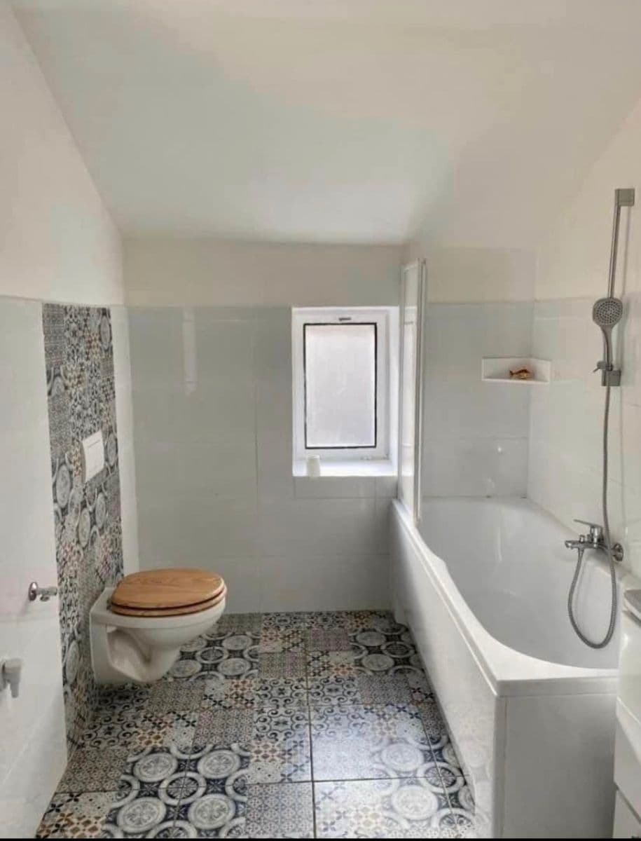 Prenájom bytu 1-izbový 39 m², Západní, Karlovy Vary, Karlovarský kraj Prenájom bytu 1-izbový 39 m², Západní, Karlovy Vary, Karlovarský kraj