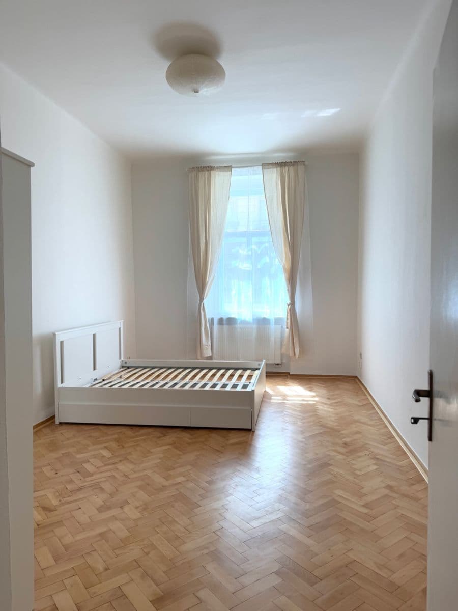 Prenájom bytu 1-izbový 38 m², Řipská, Praha, Praha Prenájom bytu 1-izbový 38 m², Řipská, Praha, Praha