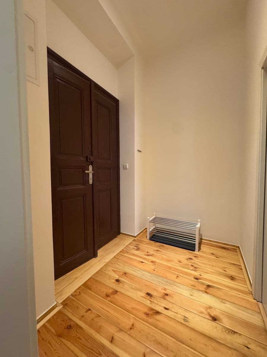 Prenájom bytu 1-izbový 38 m², Řipská, Praha, Praha Prenájom bytu 1-izbový 38 m², Řipská, Praha, Praha