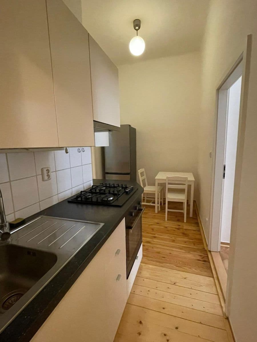 Prenájom bytu 1-izbový 38 m², Řipská, Praha, Praha Prenájom bytu 1-izbový 38 m², Řipská, Praha, Praha