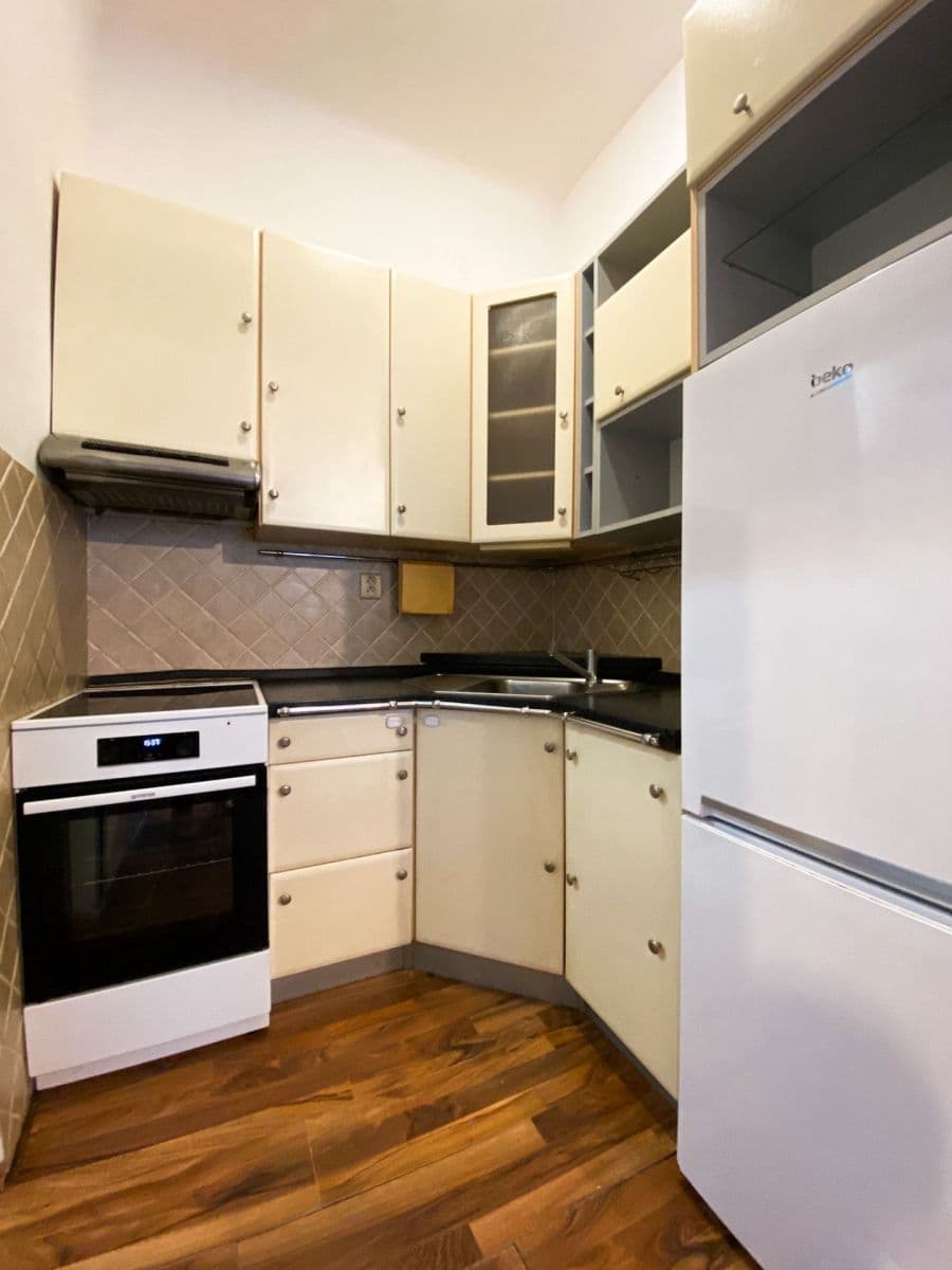 Prenájom bytu 2-izbový 40 m², U Santošky, Praha, Praha Prenájom bytu 2-izbový 40 m², U Santošky, Praha, Praha