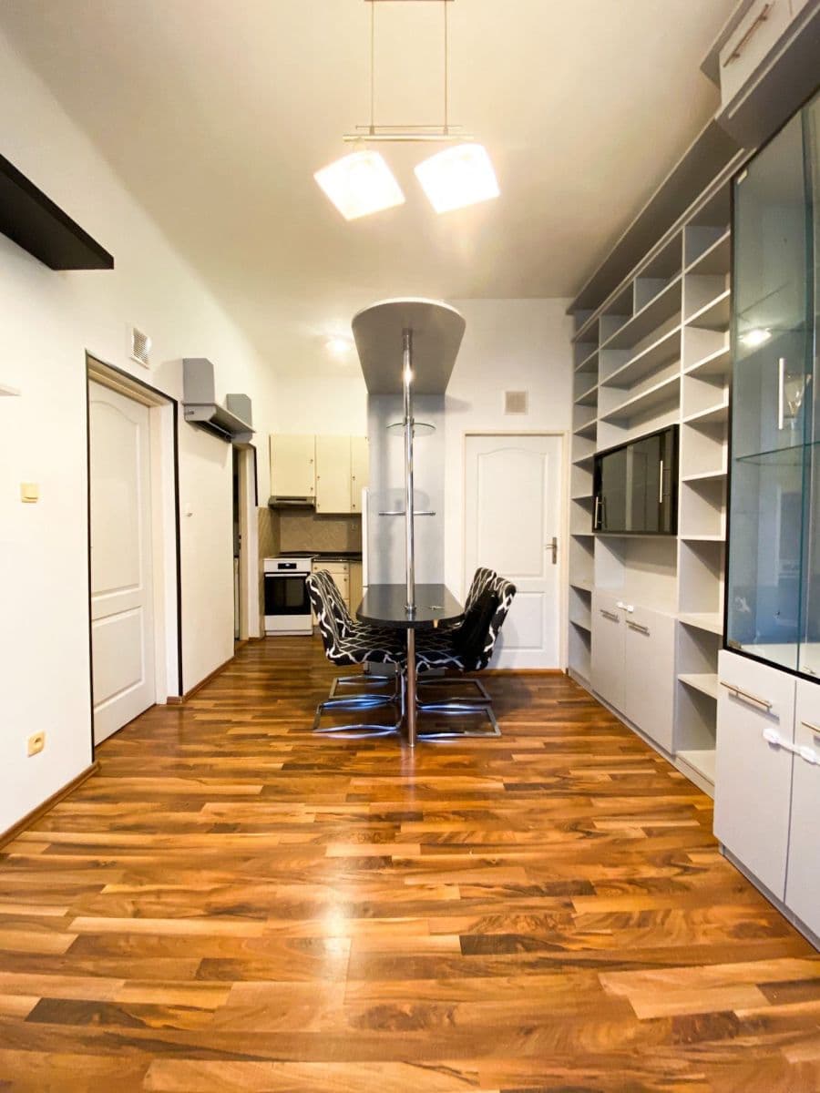 Prenájom bytu 2-izbový 40 m², U Santošky, Praha, Praha Prenájom bytu 2-izbový 40 m², U Santošky, Praha, Praha