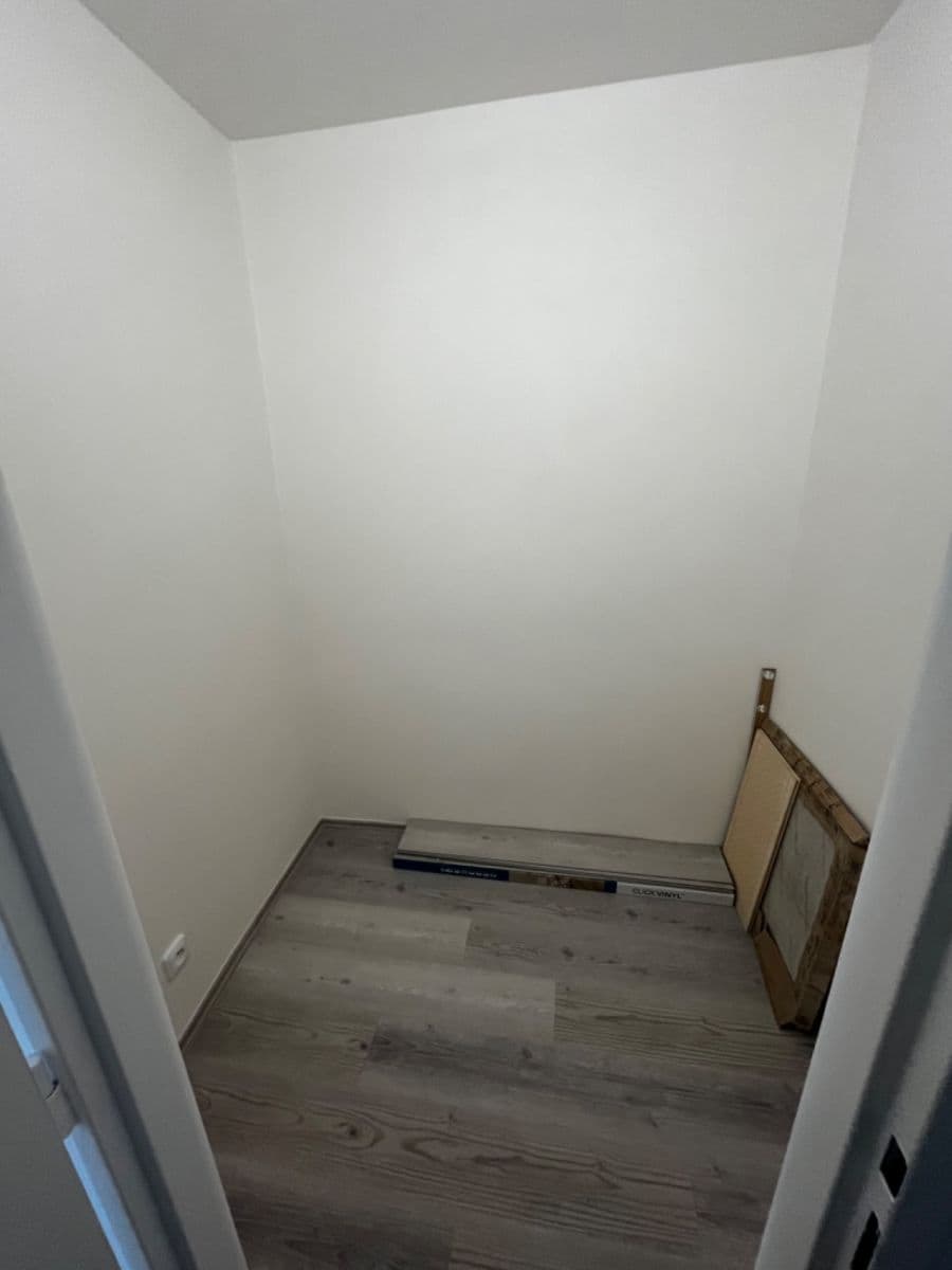 Prenájom bytu 3-izbový 81 m², Evropská, Praha, Praha Prenájom bytu 3-izbový 81 m², Evropská, Praha, Praha