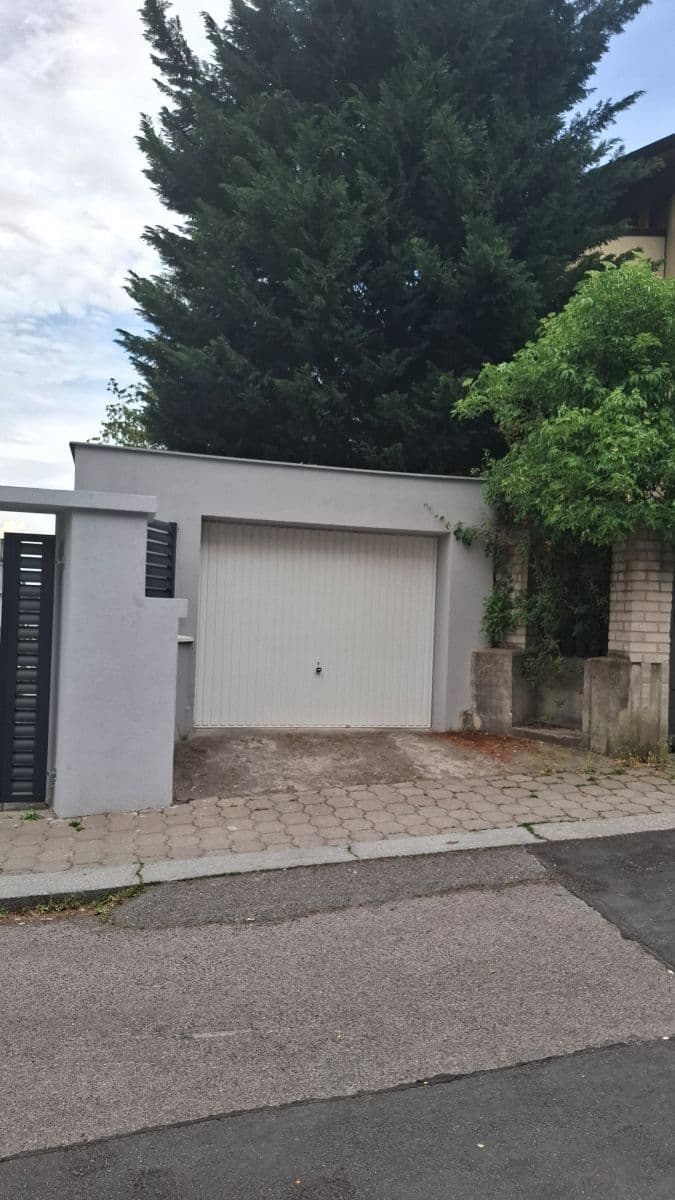 Prenájom garáže 20 m², Praha, Praha Prenájom garáže 20 m², Praha, Praha
