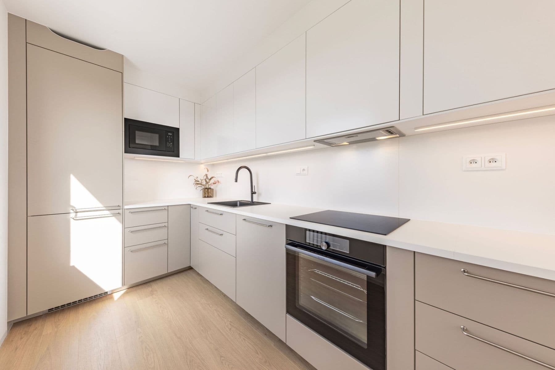 Predaj bytu 3-izbový 70 m², Jažlovická, Praha, Praha Predaj bytu 3-izbový 70 m², Jažlovická, Praha, Praha