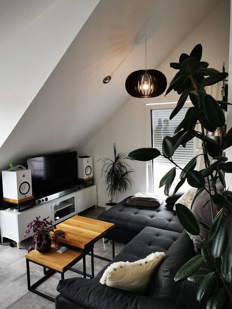 Prenájom bytu 2-izbový 85 m², Reutlingen, Bádensko-Wurttembersko Prenájom bytu 2-izbový 85 m², Reutlingen, Bádensko-Wurttembersko